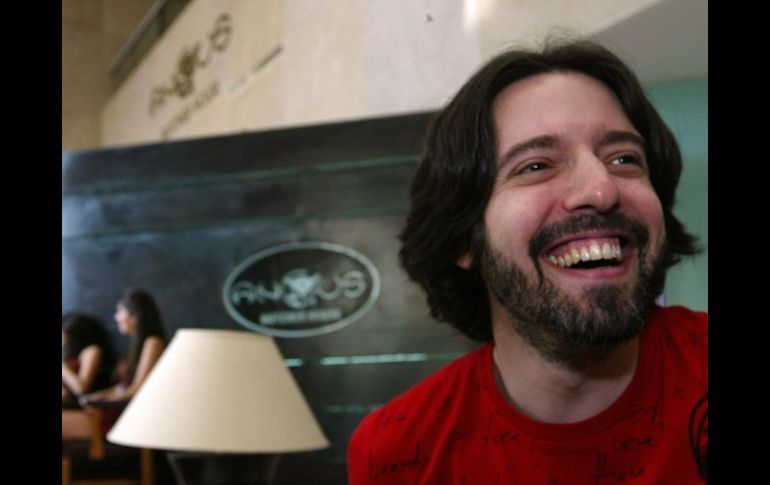 Andrés Neuman fue el moderador en esta interesante charla. ARCHIVO  /