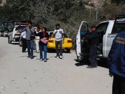 En la carretera Guadalajara-Chapala; en el camino a la ''Pedrera'', encontraron dentro de un taxi al chofer muerto.  /