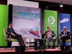 En la foto, Ricardo Salazar, Roberto Aparici y Guillermo Orozco durante la realización del foro.  /