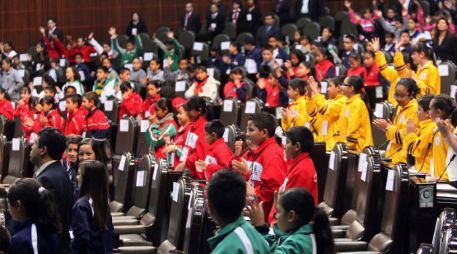 Los 300 niños parlamentarios pidieron que los adultos respeten los derechos de los niños, como la educación y la salud. EL UNIVERSAL  /