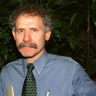 Arnoldo Kraus rinde homenaje al lápiz