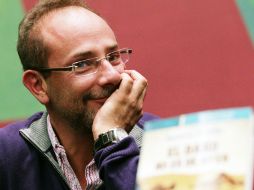 El evento inició con la voz de Padilla recitando un fragmento de “El prodigioso miligramo”.  /