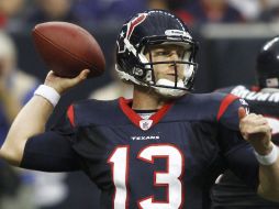 T.J. Yates tuvo su primer partido como titular de forma exitosa. REUTERS  /