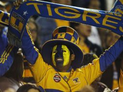 Aficionado festeja el pase de Tigres a la final del Torneo Apertura 2011. REUTERS  /
