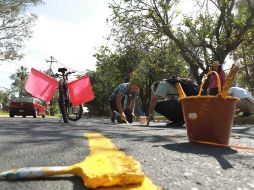 Ciudadanos trazaron el sábado una ruta ciclista en Periférico Sur que comprende un tramo de avenida Camino al ITESO.  /