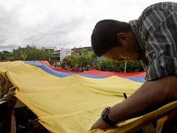 El ministro de Defensa, Juan Carlos Pinzón, llama a los insurgentes a que regresen a la vida civil. EFE  /