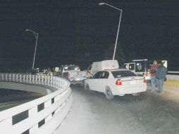 En el puente del retorno en Periférico Sur, en la Colonia Miramar, fue encontrado un hombre ejecutado.  /