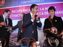 Javier Lozano Alarcón (c) analiza postularse al Senado como representante de Puebla. EL UNIVERSAL  /