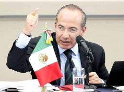 Calderón encabezó un homenaje a quienes murieron en el helicóptero el 11 de noviembre pasado. EL UNIVERSAL  /