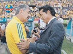 Benjamín Galindo (der.), saluda a Ricardo Ferretti. MEXSPORT  /