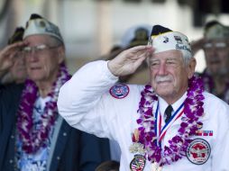 El momento más emotivo del memorial fue cuando los veteranos y sobrevivientes de Pearl Harbor se pusieron de pie. AP  /