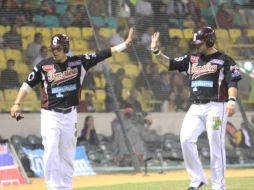 Los Tomateros se reafirmaron en el liderato de la Liga con diez juegos y cuatro perdidos. ESPECIAL  /