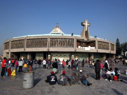 Cientos de feligreses y peregrinos comienzan a llegar a la Basílica para celebrar y entonar las mañanitas a la Virgen. NOTIMEX  /