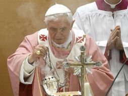 Invita a los fieles a fijar una mirada interior sobre Cristo. EFE  /