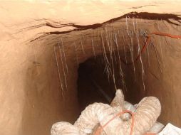 El túnel en construcción tenía dos metros de profundidad por 50 metros de longitud y estaba muy cerca de los límites con Arizona. EFE  /