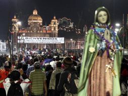 A las 12 de la noche, los artistas de ambas televisoras entonaron por separado las 'Mañanitas'. NTX  /