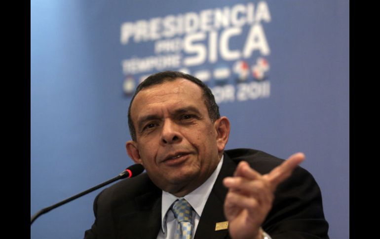 El presidente hondureño Porfirio Lobo recibió hoy la Presidencia del Sica en El Salvador. AFP  /