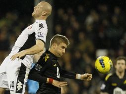 Fulham le clavó dos goles al Bolton y agravó sus problemas de descenso. AP  /