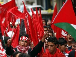 Palestinos se manifiestan para celebrar el 44º aniversario del nacimiento del Frente Popular para la Liberación de Palestina. EFE  /