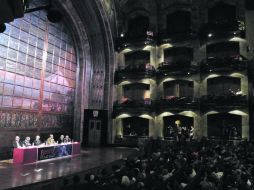 Cientos de personas asistieron a la actividad encabezada por el empresario Carlos Slim y artistas como Carlos Fuentes. AFP  /