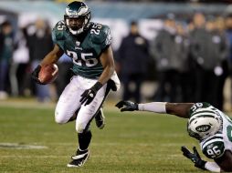 LeSean McCoy (25), de las Águilas de Filadelfia, marcó dos récords. AP  /