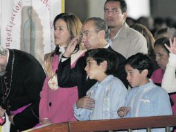 Felipe Calderón y su familia durante la ceremonia religiosa. EFE  /