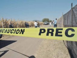 La mañana de ayer, policías de Jocotepec encontraron dos cadáveres en el cruce de las brechas El Carril y Zapotitán.  /
