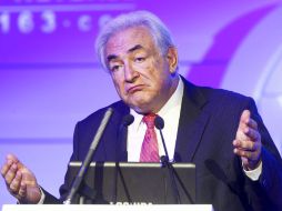 El ex director gerente del FMI,  Dominique Strauss-Kahn, da un discurso durante su participación en un foro económico en Pekín. EFE  /