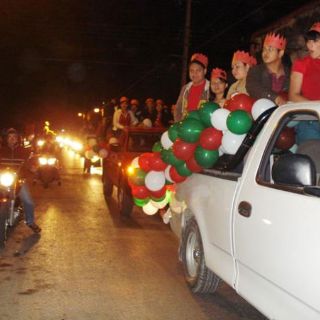 En “caravana” regresan 350 migrantes de EU