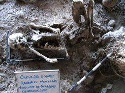 En la Cueva de El Gigante, Chihuahua, se recuperaron dos cuerpos humanos parcialmente momificados. EL UNIVERSAL  /