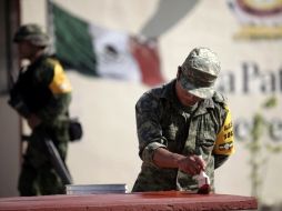 La Sedena movilizó a 311 miembros del Ejército para colaborar en tareas comunitarias en la localidad. REUTERS  /