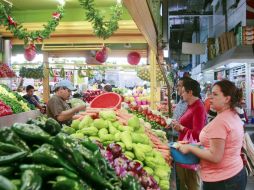 Abarroteros aseguran que los precios en alimentos se mantienen estables en esta temporada navideña. ARCHIVO  /