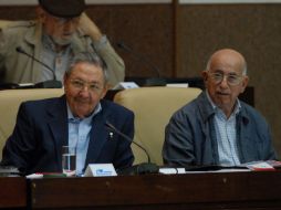 El presidente cubano, Raúl Castro y el primer vicepresidente José Ramón Machado en  la segunda sesión de la Asamblea Nacional. AFP  /