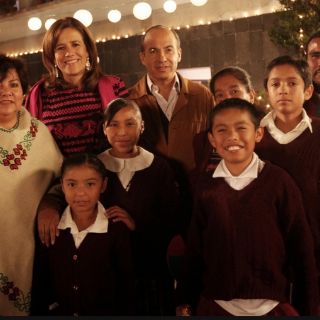 Calderón y Emilio expresan buenos deseos para Navidad