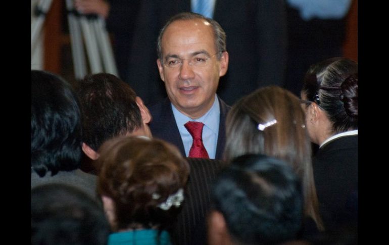 El Presidente Felipe Calderón ya había deseado una Feliz Navidad por medio de redes sociales. ARCHIVO  /