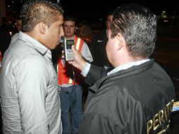 El límite permitido para aprobar la prueba del alcoholímetro es de 0.40 miligramos de alcohol por litro de sangre. ARCHIVO  /