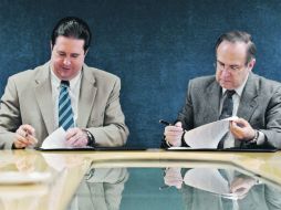 David Pérez Rulfo y Juan de la Borbolla firmaron un convenio para becar a los estudiantes comprometidos con el trabajo social.  /