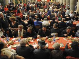 Italianos destinaron dos mil 300 millones de euros en el 'cenone' y 'Pranzo di Natale'. EFE  /