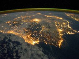 Imagen facilitada por el Observatorio Terrestre de la Nasa, tomada el pasado 4 de diciembre, de la península ibérica. EFE  /