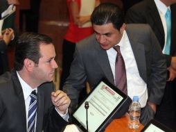 El precandidato del blanquiazul, José María Martínez (d) acompañado del presidente del Pan Jalisco, Miguel Ángel Monraz.  /