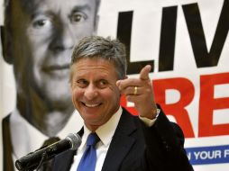 El exgobernador de Nuevo México se dijo cansado del bipartidsmo demócrata y republicano durante una conferencia de prensa. AP  /