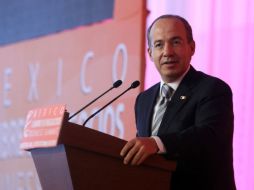 En su cuenta de Twitter el Presidente Felipe Calderón envió su mensaje de año nuevo con buenos deseos para el país. ARCHIVO  /