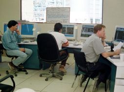 Los profesionistas mexicanos ubican el empleo como tema prioritario en 2012. ARCHIVO  /