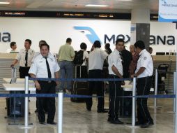 Trabajadores de la aerolínea continúan a la expectativa ante una posible declaración de quiebra de la compañía. ARCHIVO  /