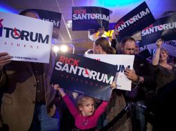 Simpatizantes de Santorum se encuentran a la expectativa de los resultados definitivos. El candidato ostenta el 24.6% de votos. AFP  /