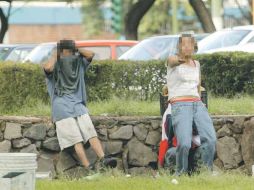 La mayoría de las veces son los propios familiares de los adictos quienes deciden internarlos en centros para su atención.  /