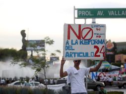 Habitantes se manifestaron ayer en la Minerva en contra de la reforma constitucional.  /