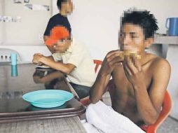 Entre las faltas más comunes en los centros de internamiento destacan el uso de agua no potabilizada y la preparación de alimentos.  /