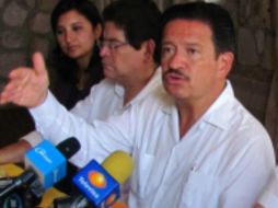 Carlos Navarrete, senador de la República, registró su precandidatura para contender por la jefatura de gobierno del DF. ARCHIVO  /