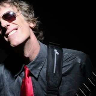 Reportan a Spinetta estable y en recuperación, luego de cirugía